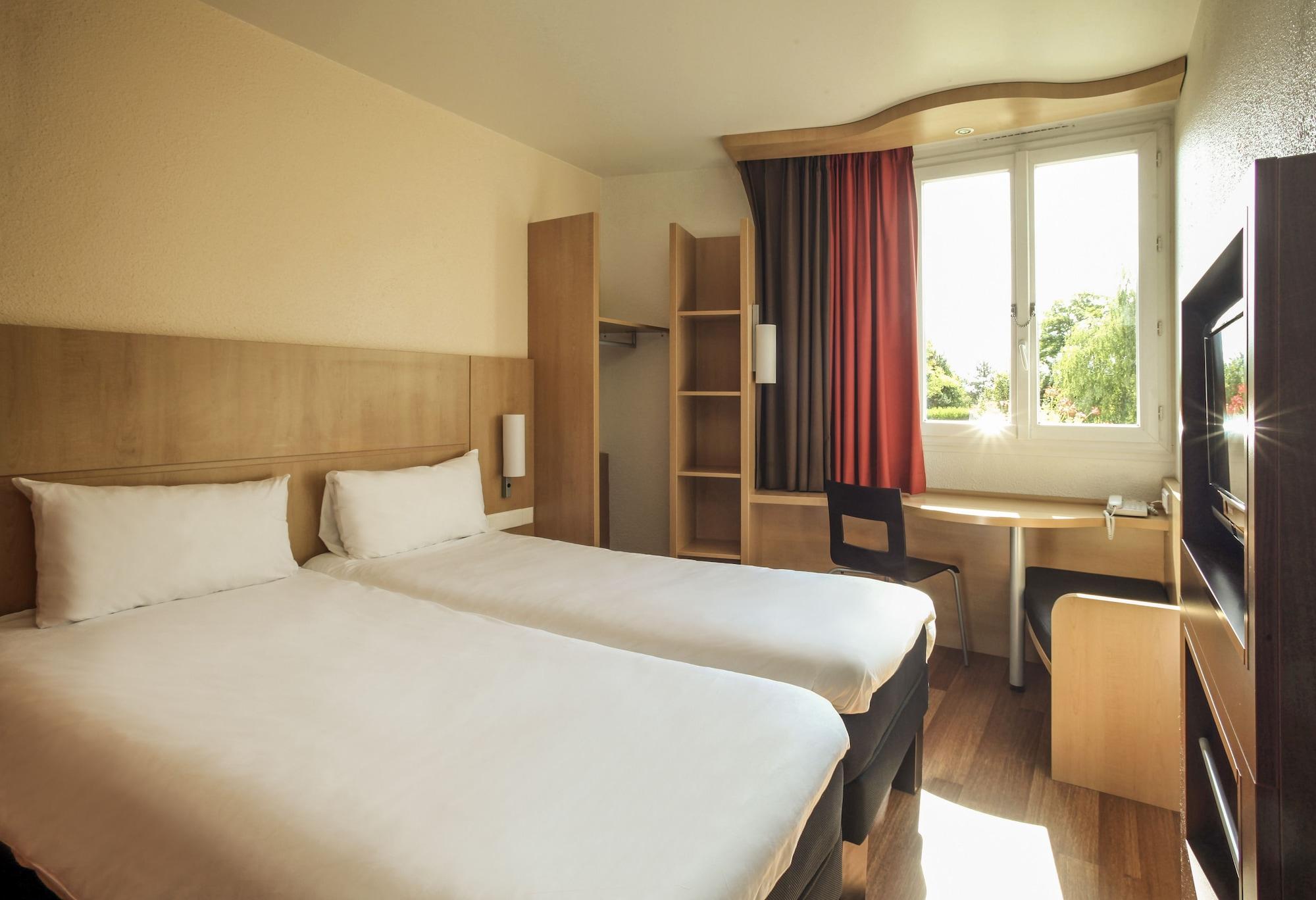 Отель Ibis Avignon Centre Gare Экстерьер фото