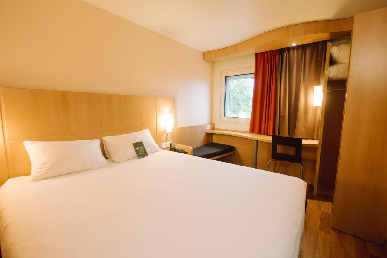 Отель Ibis Avignon Centre Gare Экстерьер фото