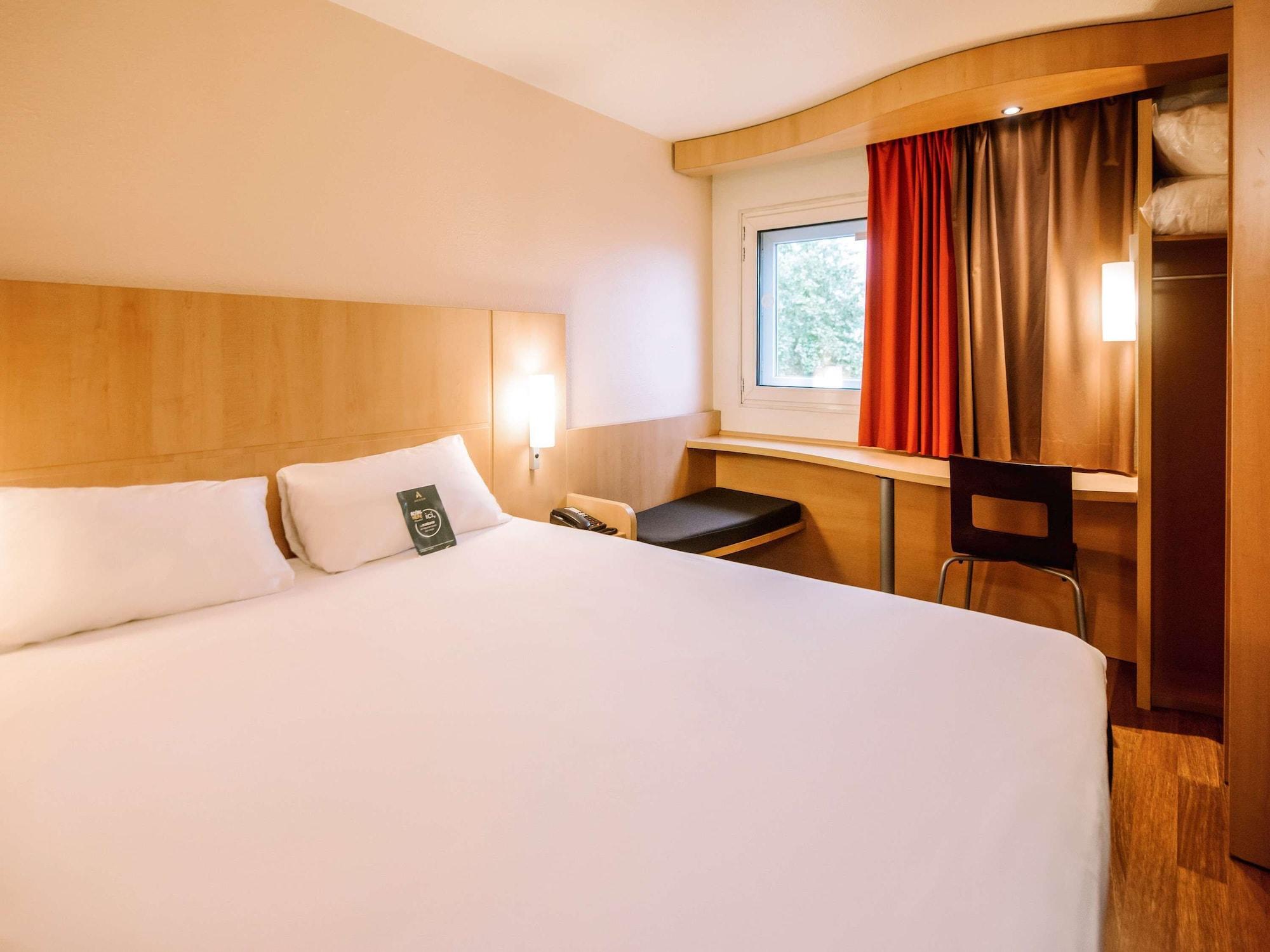 Отель Ibis Avignon Centre Gare Экстерьер фото