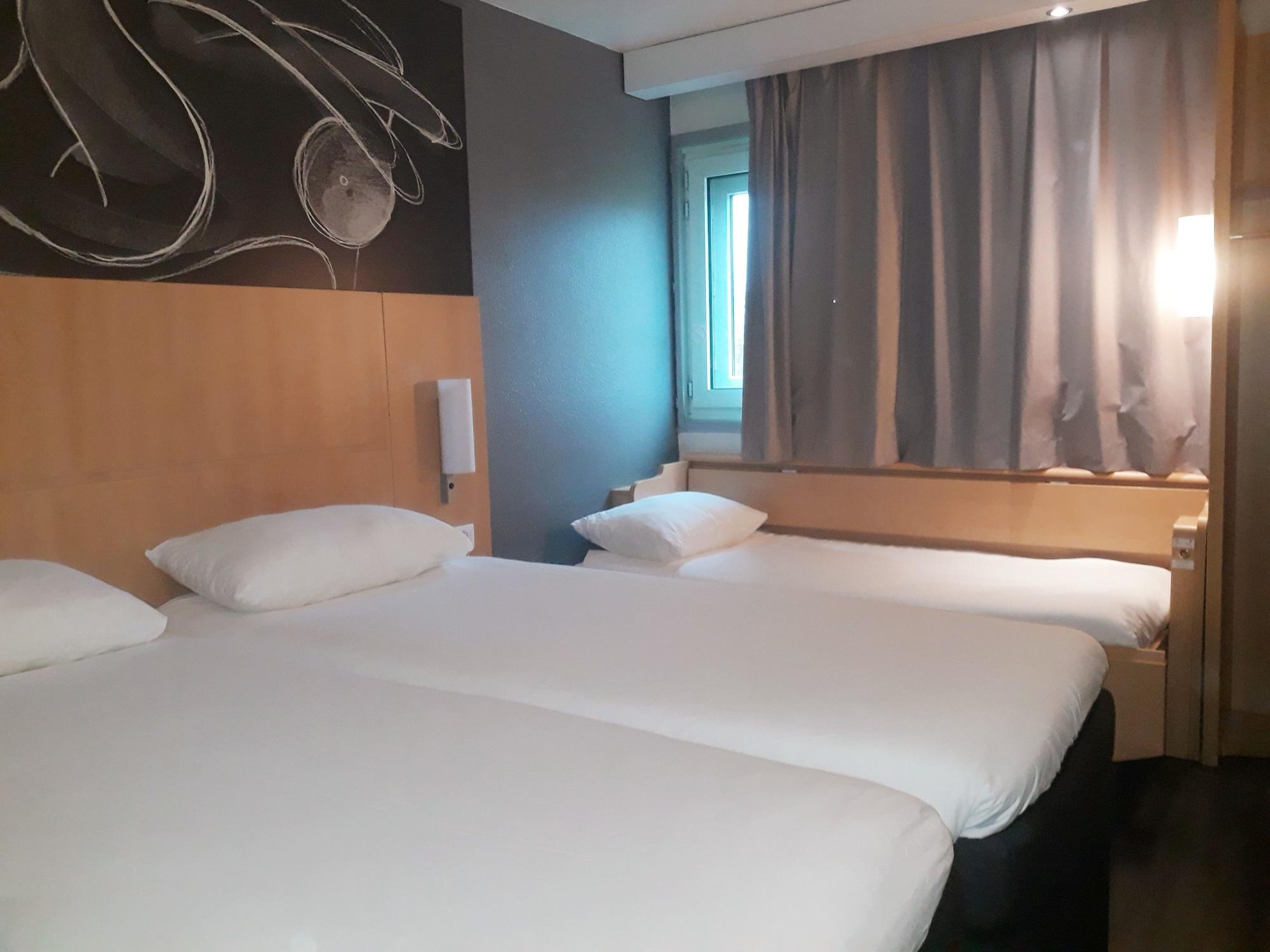 Отель Ibis Avignon Centre Gare Экстерьер фото